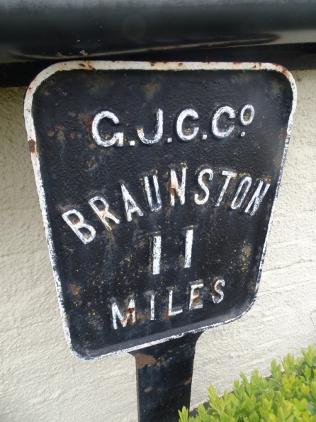 11 miles to Braunston