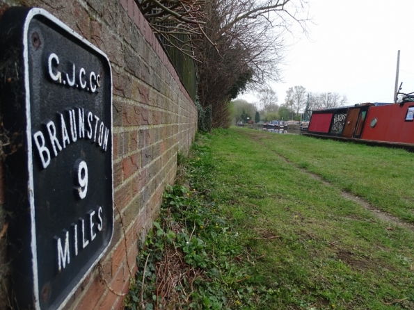 9 miles to Braunston