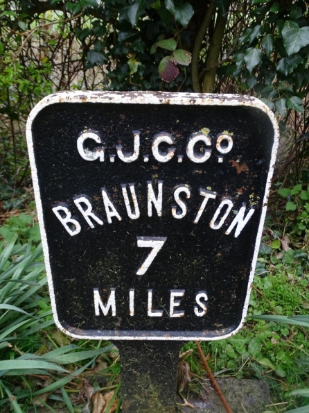 7 miles to Braunston