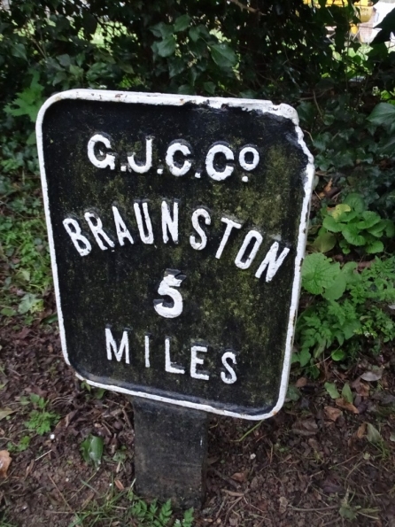 5 miles to Braunston