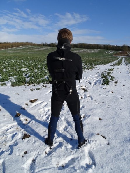 Wetsuit + straitjacket