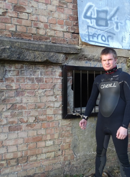 O'Neill 5/4 Mutant wetsuit + Clejuso handcuffs