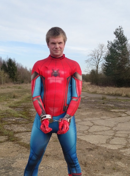 Spider-Man Homecoming Morphsuit + handcuffs