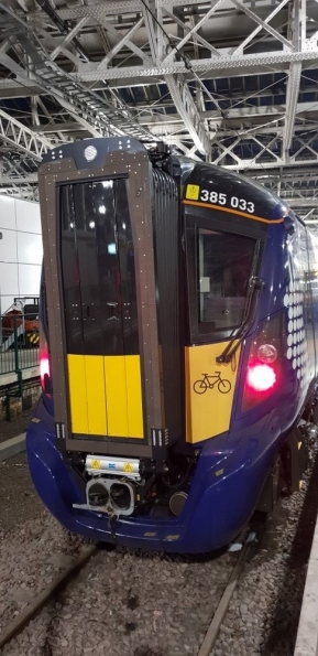 Class 385 at Edinburgh Waverley railway station