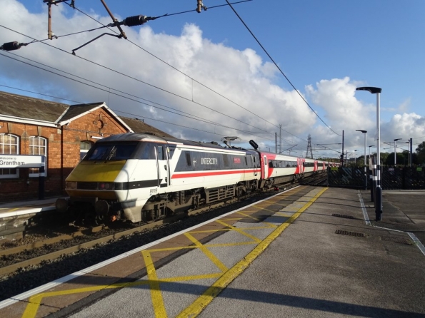Class 91: 91119 LNER at Grantham railway station
