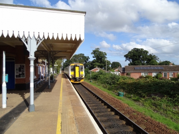 Lingwood railway station