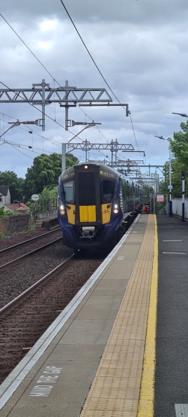Class 385 at Linlithgow railway station