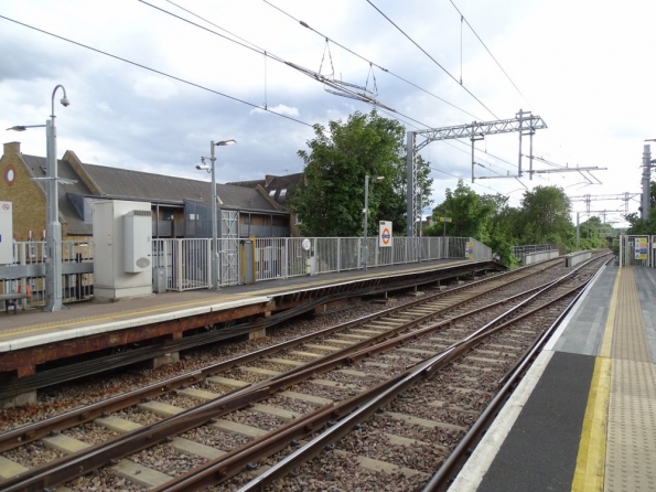 South Tottenham railway station