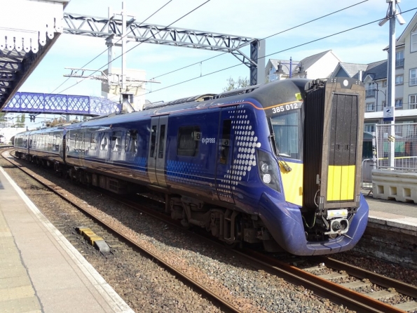 Class 385 at Stirling railway station