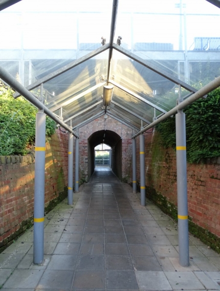 Warwick Parkway railway station