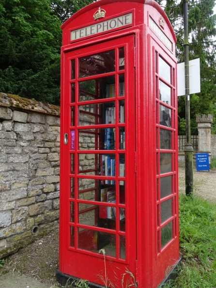 Red telephone box at Irnham