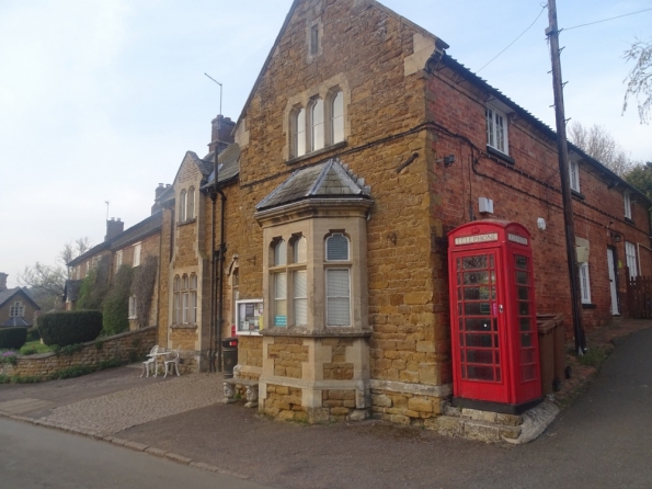 Red telephone box at Knipton