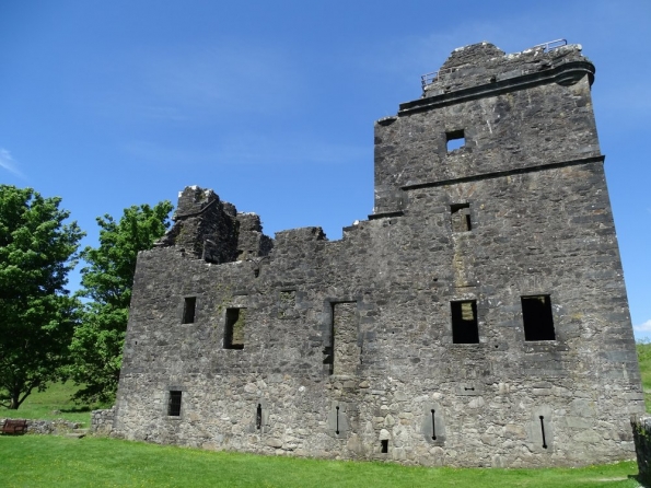 Carnasserie Castle